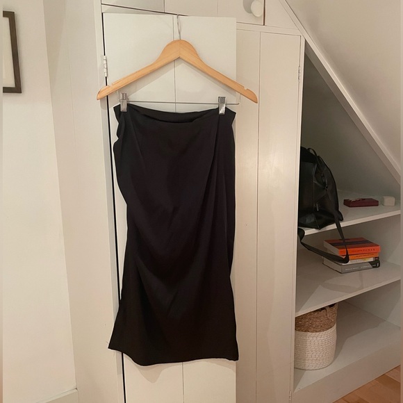 NWT Dynamite MIDI Satin Skirt in Black. - Picture 2 of 7